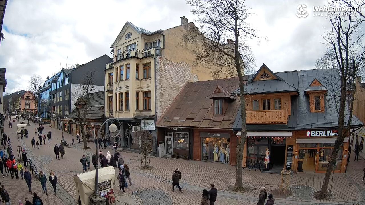 KRUPÓWKI - widok na środkową część deptaka - 21 marzec 2026, 14:03