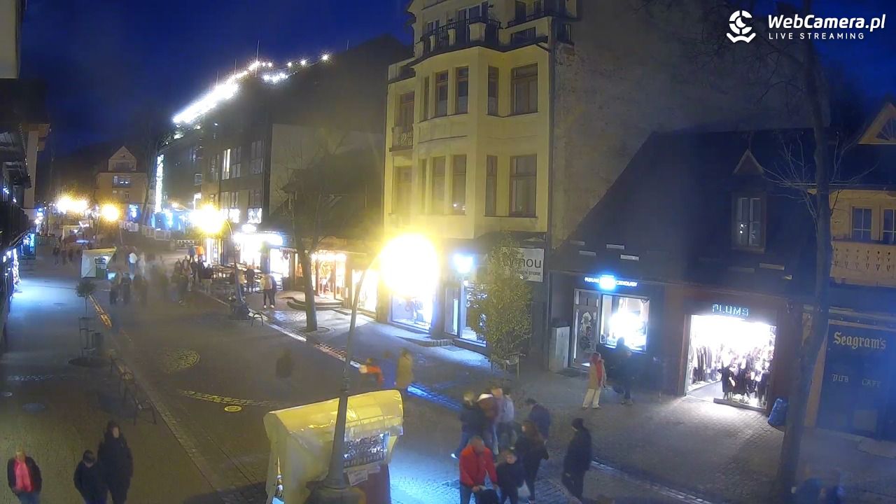 KRUPÓWKI - widok na środkową część deptaka - 02 listopad 2025, 16:57