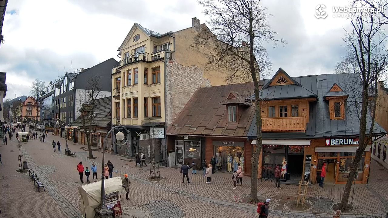 KRUPÓWKI - widok na środkową część deptaka - 21 marzec 2026, 12:05