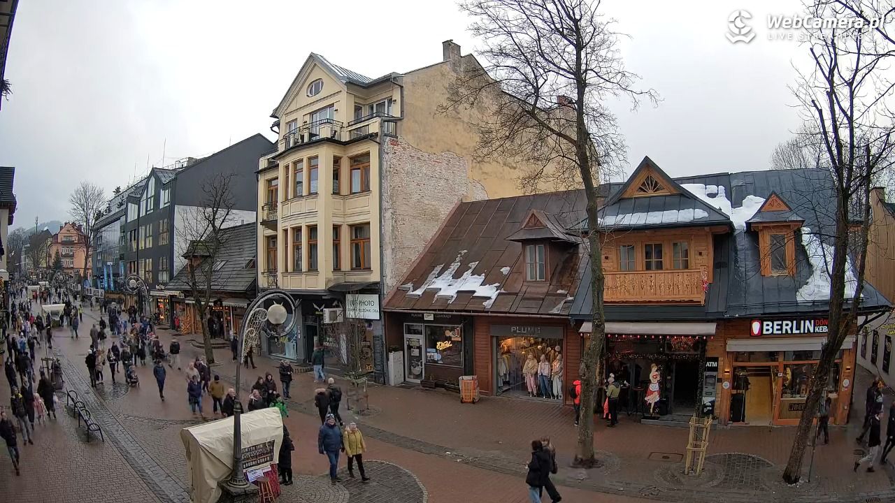 KRUPÓWKI - widok na środkową część deptaka - 06 luty 2026, 13:02