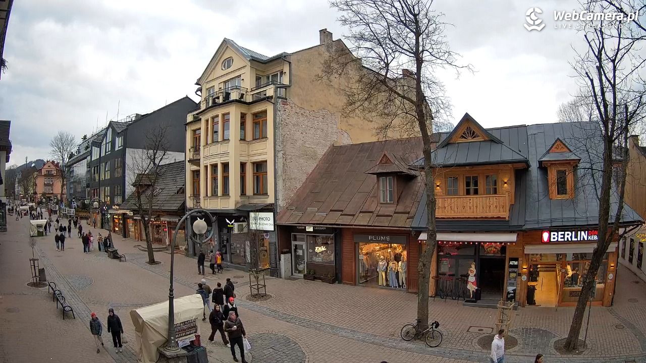 KRUPÓWKI - widok na środkową część deptaka - 22 marzec 2026, 16:42