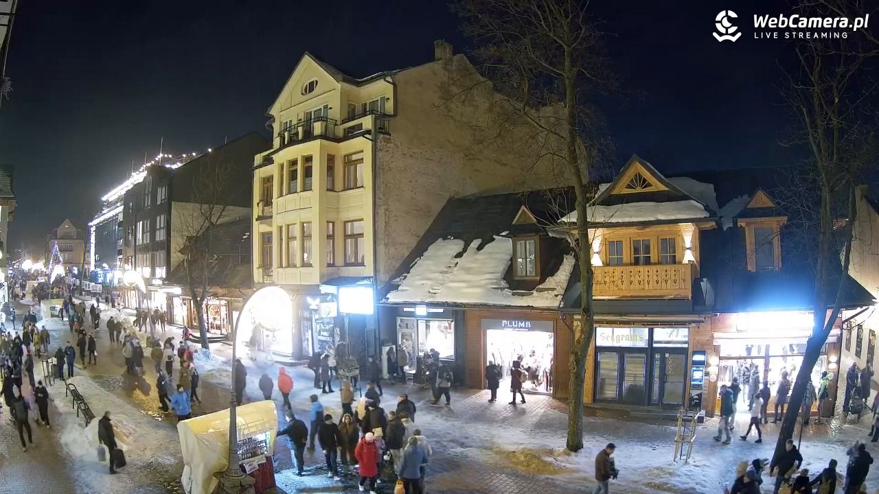 Krupówki  - widok na deptak - 06 grudzień 2025, 19:37