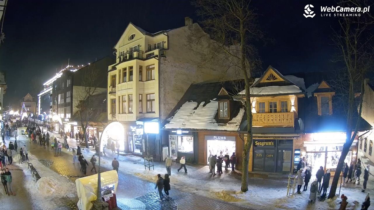 Krupówki  - widok na deptak - 06 grudzień 2025, 20:08