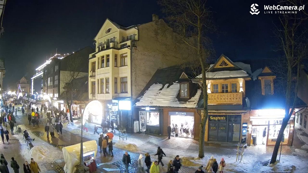 Krupówki  - widok na deptak - 06 grudzień 2025, 20:32