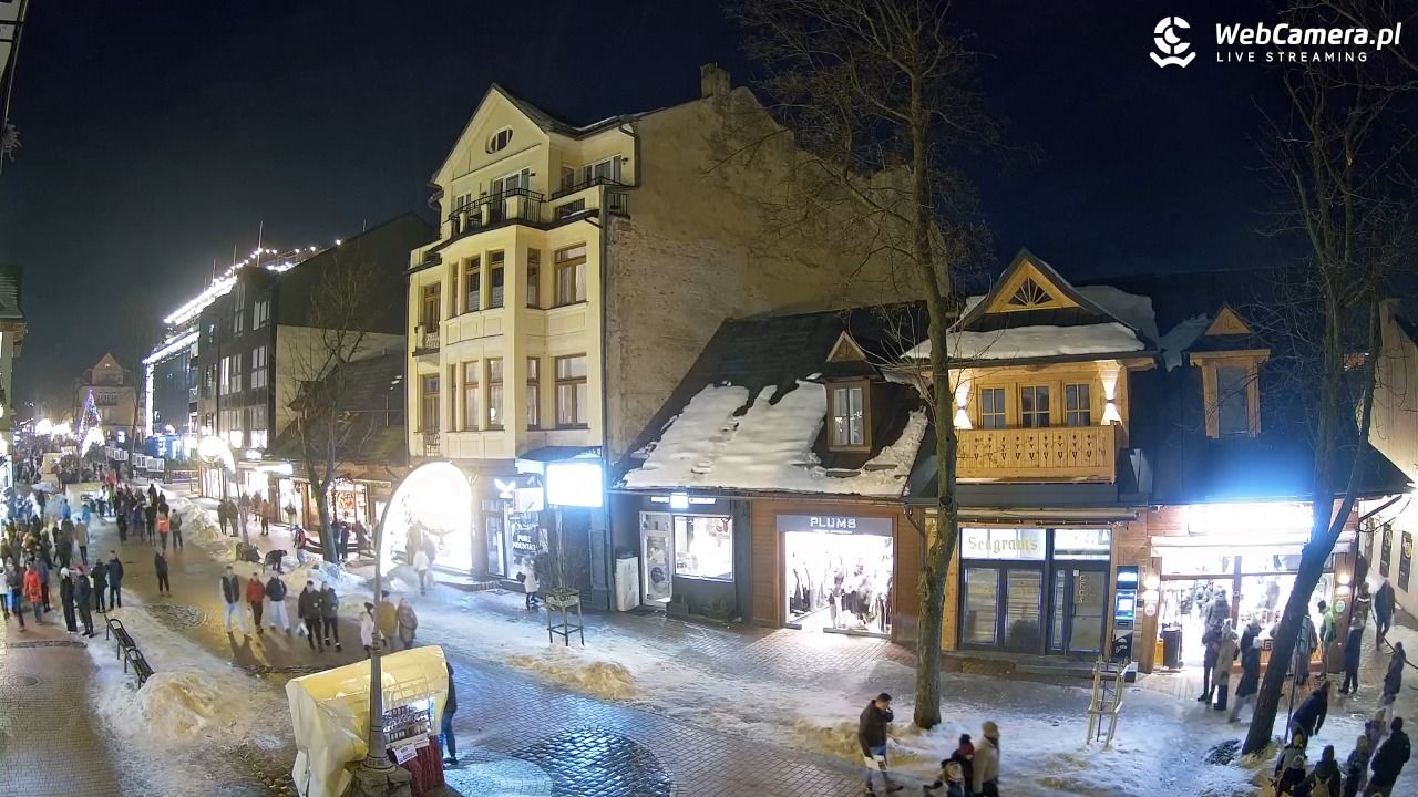 Krupówki  - widok na deptak - 06 grudzień 2025, 19:38