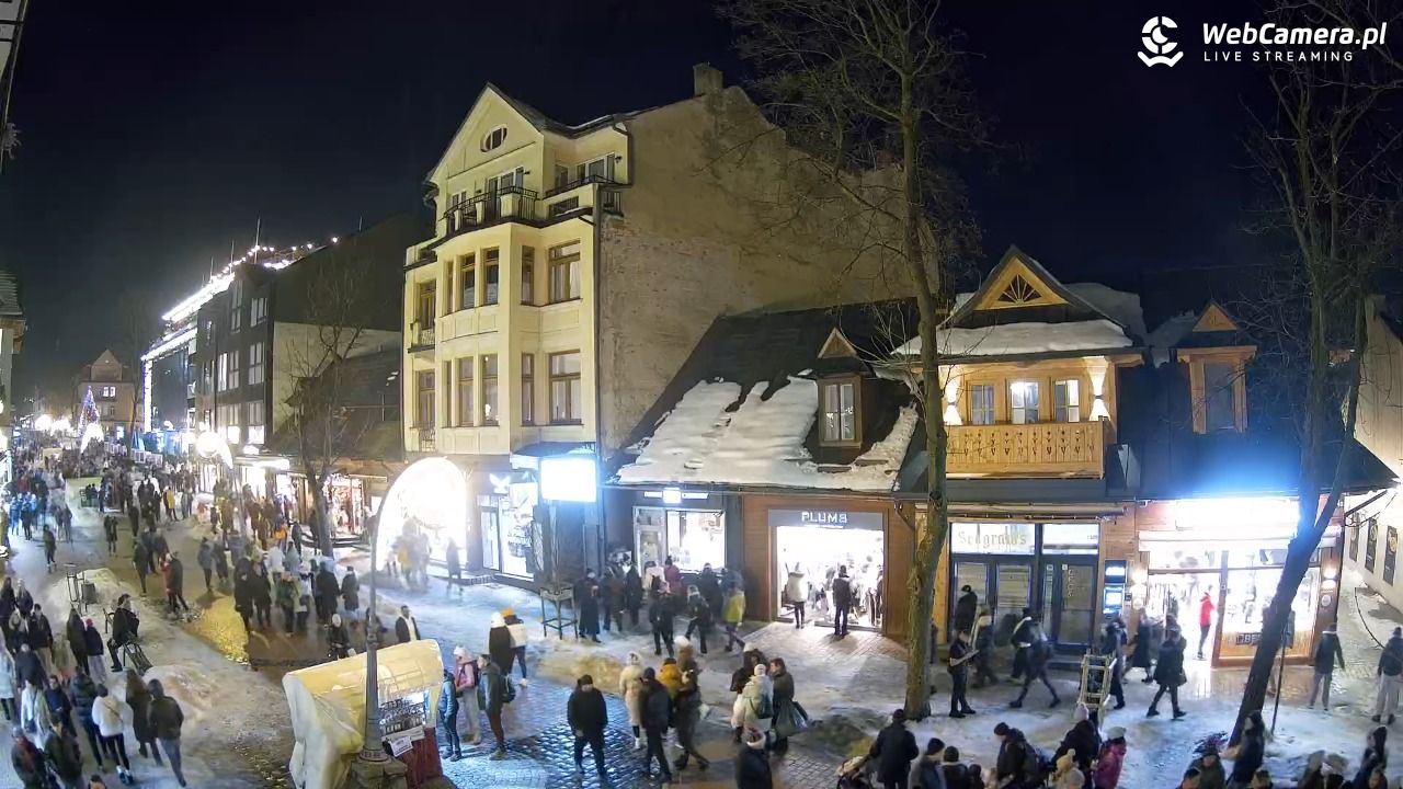 Krupówki  - widok na deptak - 06 grudzień 2025, 18:25