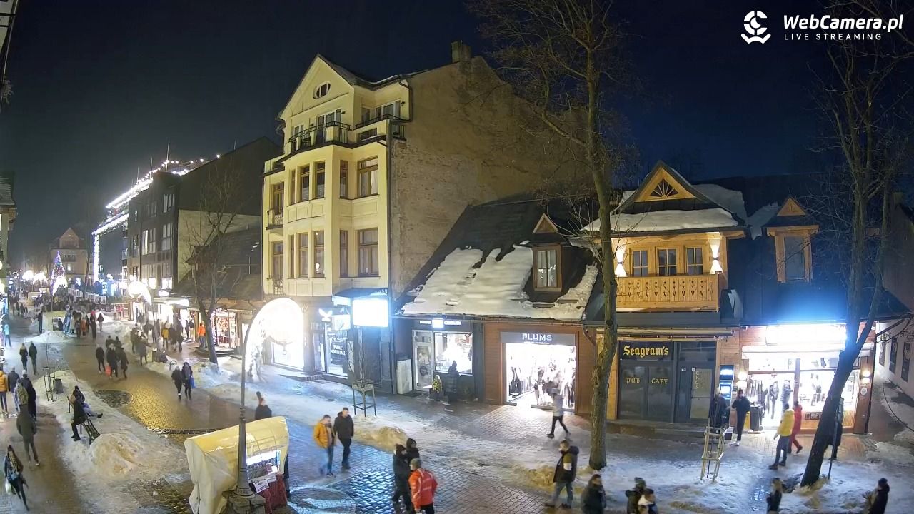 Krupówki  - widok na deptak - 06 grudzień 2025, 20:29