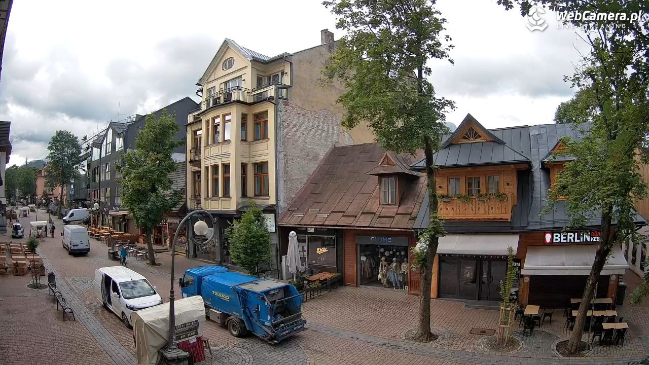 Krupówki  - widok na deptak - 17 czerwiec 2026, 08:37
