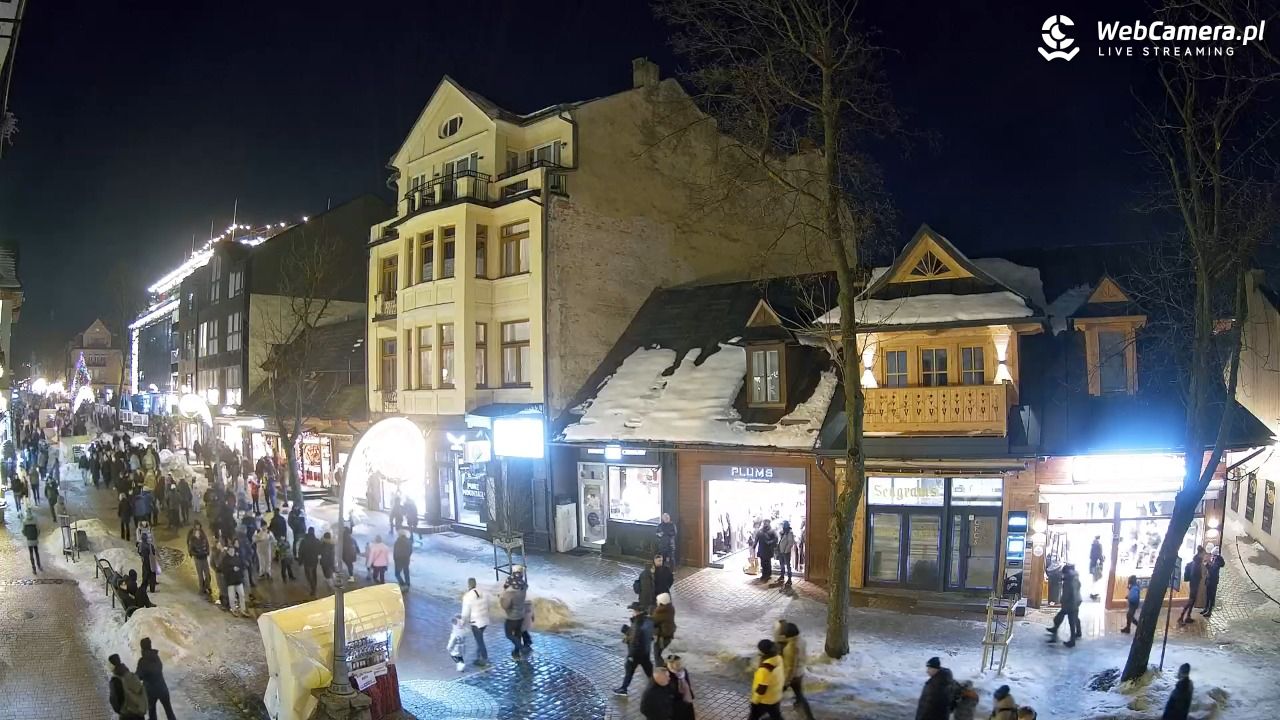 Krupówki  - widok na deptak - 06 grudzień 2025, 19:07