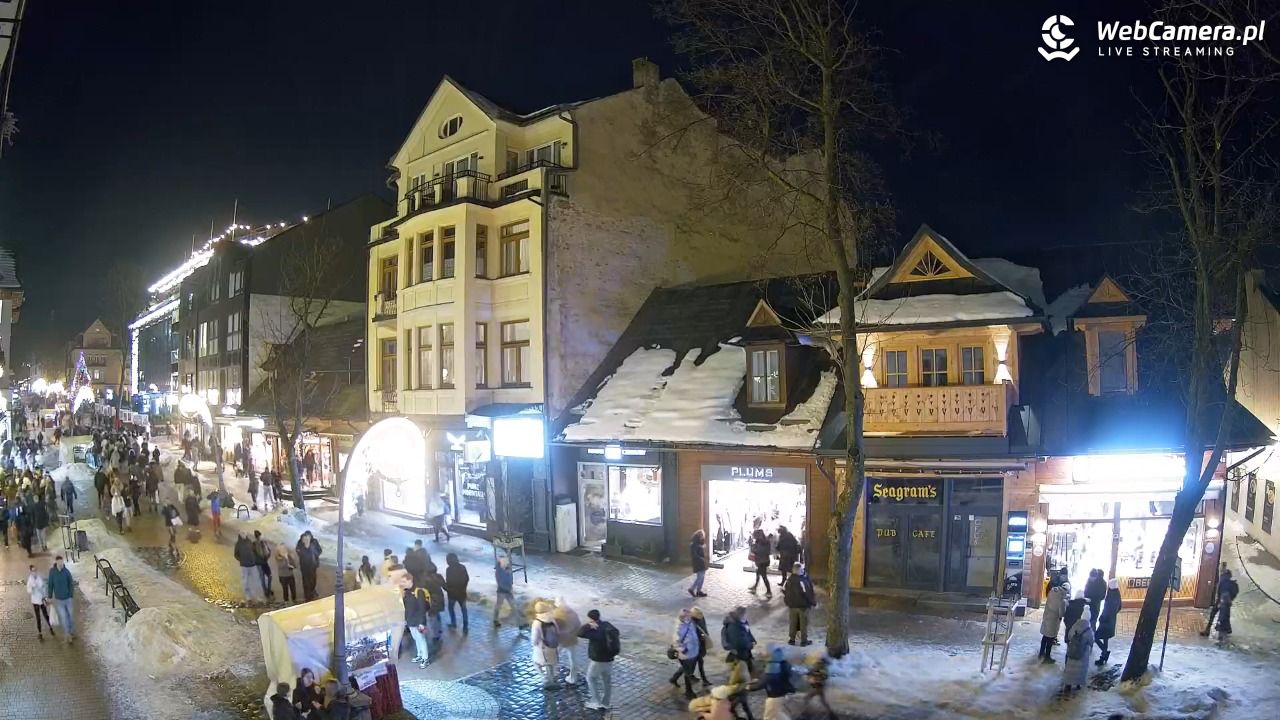 Krupówki  - widok na deptak - 06 grudzień 2025, 20:01