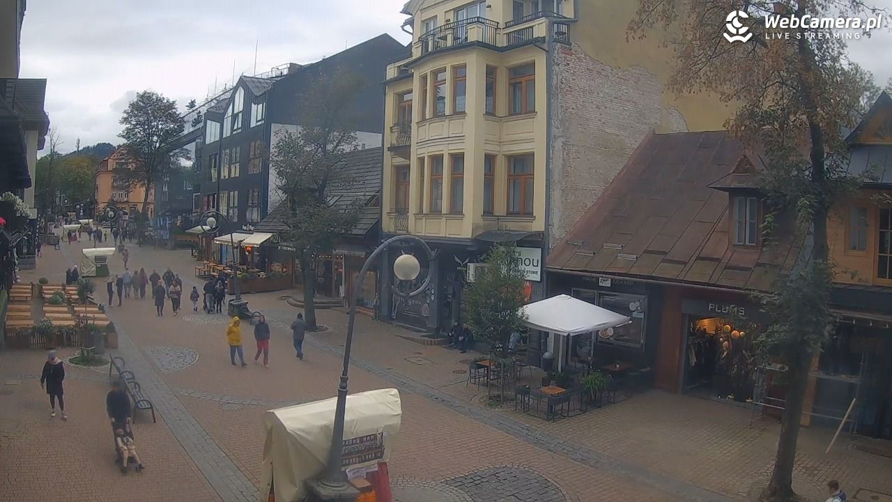 Krupówki  - widok na deptak - 06 październik 2025, 11:04