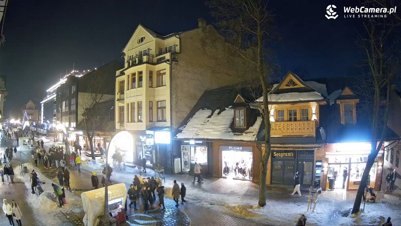 Krupówki  - widok na deptak - 06 grudzień 2025, 20:27