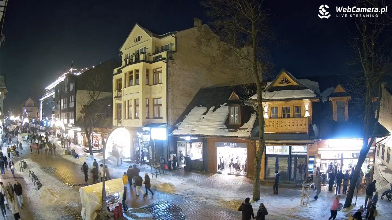 Krupówki  - widok na deptak - 06 grudzień 2025, 19:35