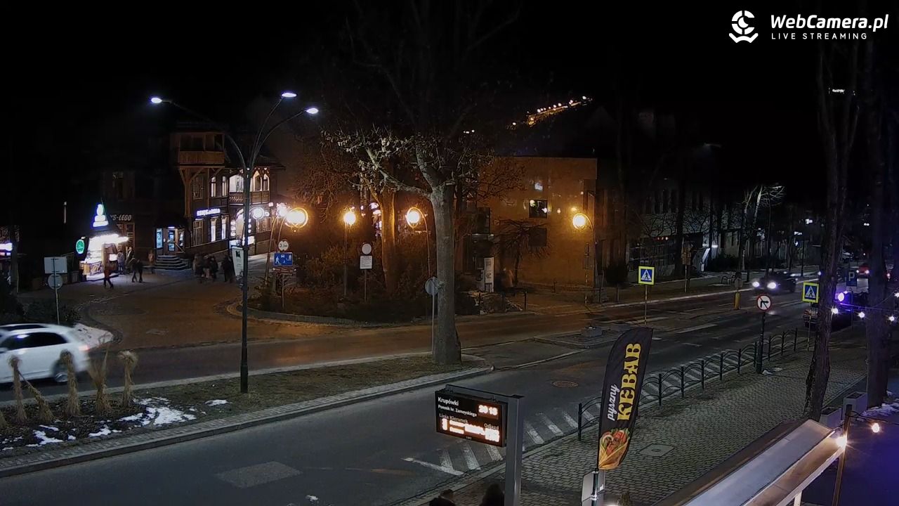 Zakopane - widok na ulicę Krupówki - 26 luty 2026, 20:13