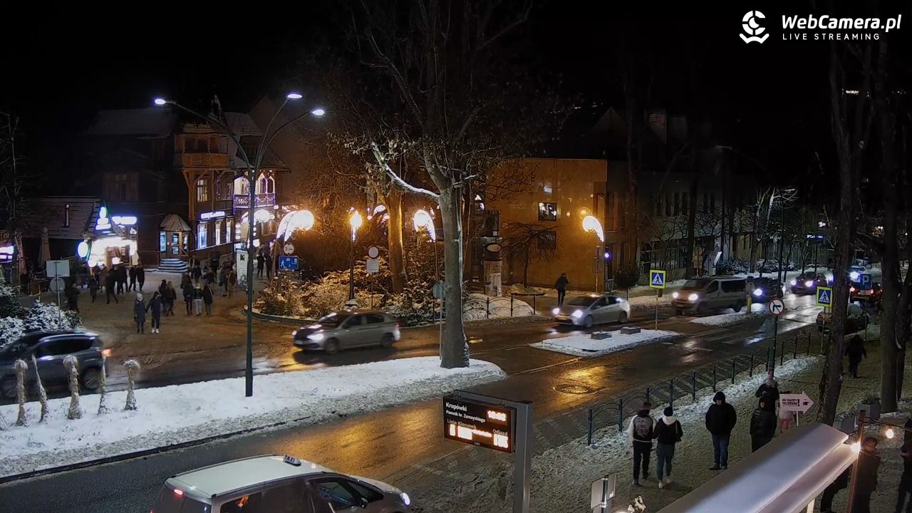 Zakopane - widok na ulicę Krupówki - 26 grudzień 2025, 18:03