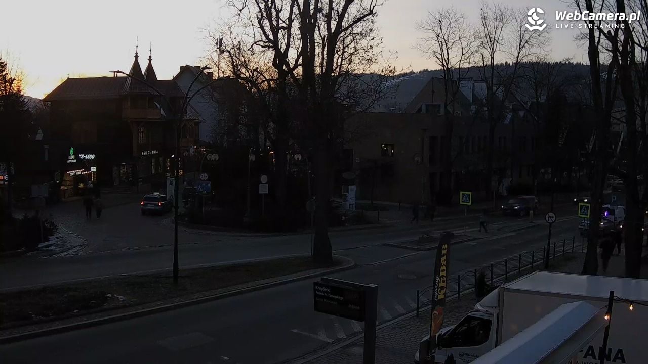 Zakopane - widok na ulicę Krupówki - 27 luty 2026, 17:18