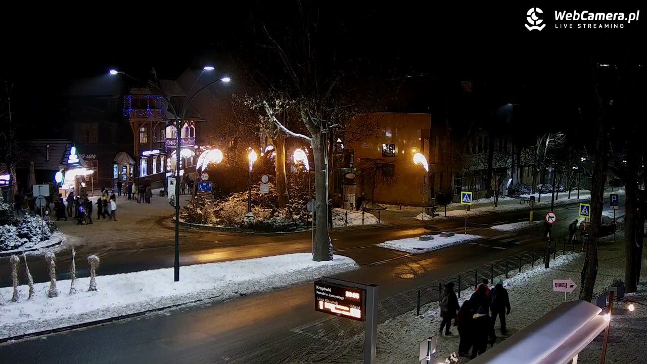 Zakopane - widok na ulicę Krupówki - 26 grudzień 2025, 20:06