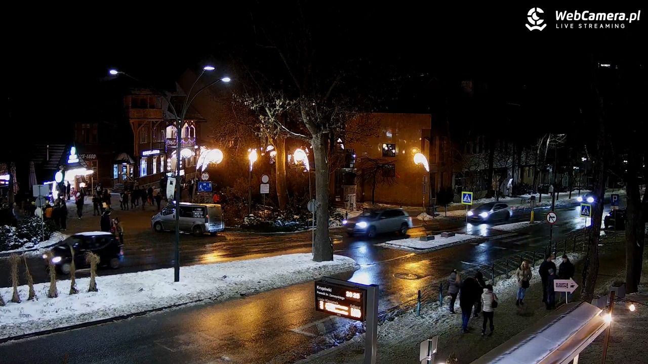 Zakopane - widok na ulicę Krupówki - 27 grudzień 2025, 20:24