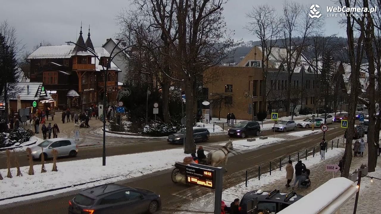 Zakopane - widok na ulicę Krupówki - 28 grudzień 2025, 15:13
