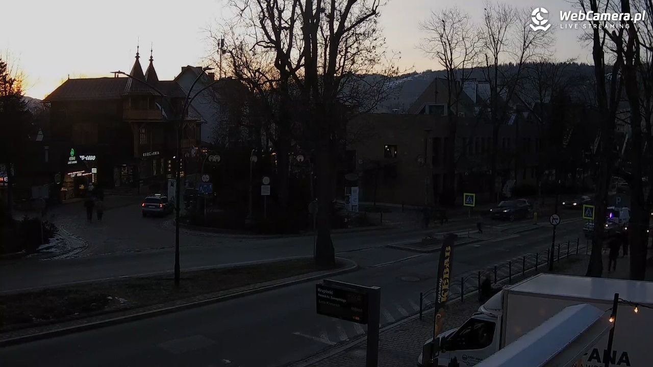 Zakopane - widok na ulicę Krupówki - 27 luty 2026, 17:18
