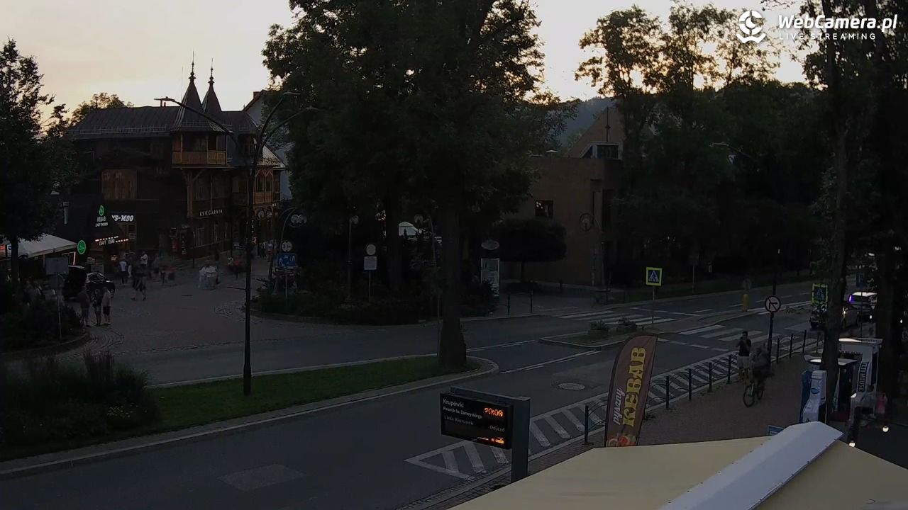 Zakopane - widok na ulicę Krupówki - 18 lipiec 2026, 20:10
