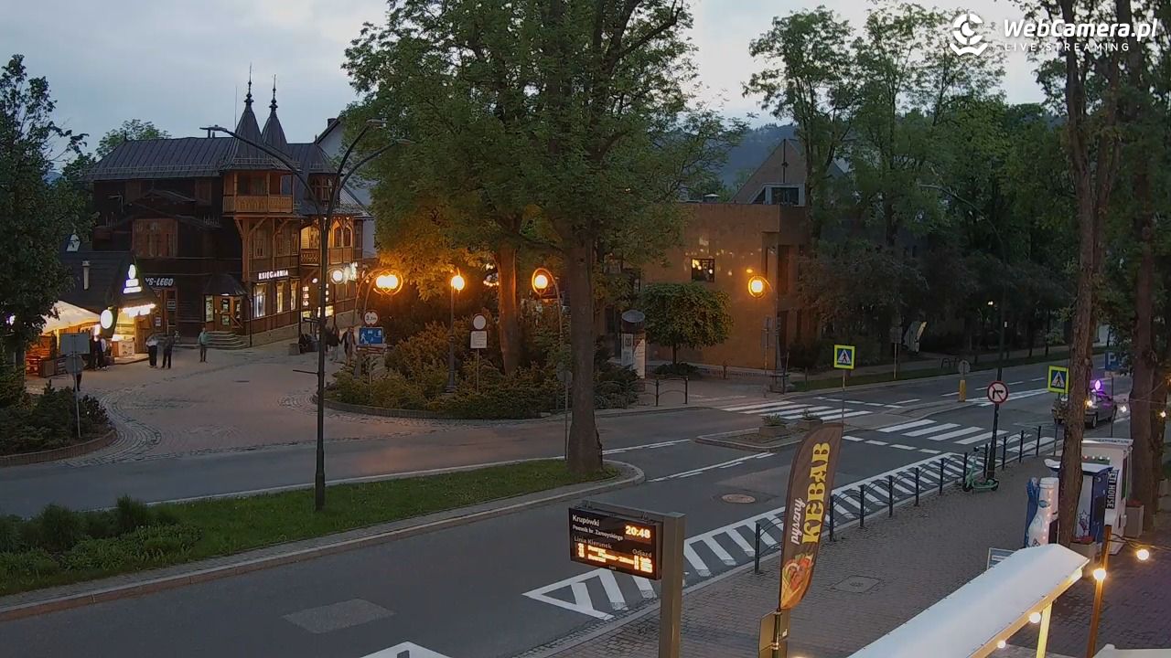 Zakopane - widok na ulicę Krupówki - 31 maj 2026, 20:49