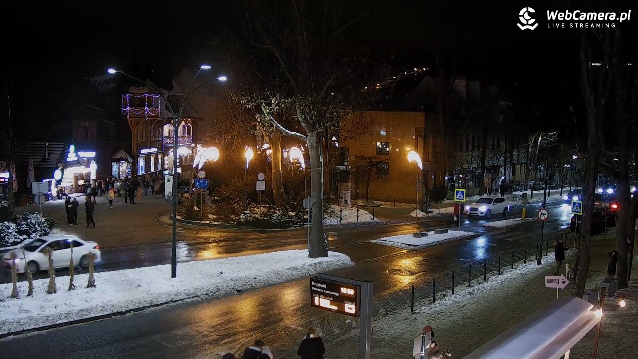 Zakopane - widok na ulicę Krupówki - 27 grudzień 2025, 18:41