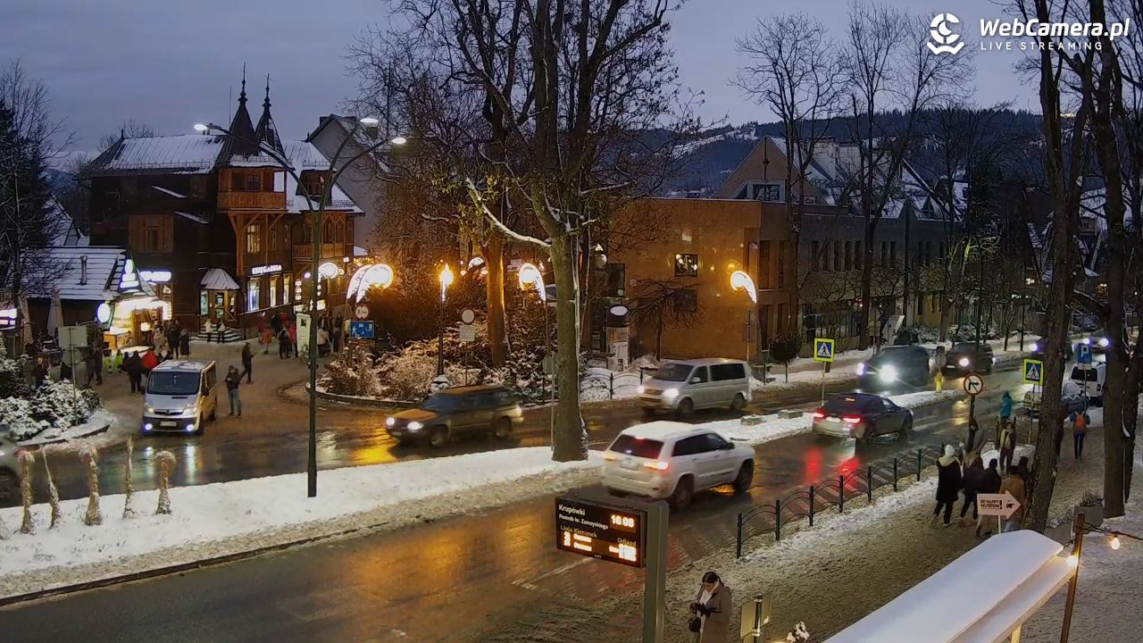 Zakopane - widok na ulicę Krupówki - 26 grudzień 2025, 16:09
