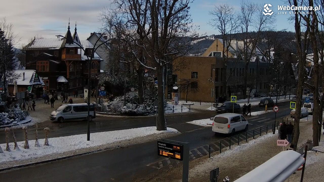 Zakopane - widok na ulicę Krupówki - 26 grudzień 2025, 12:26