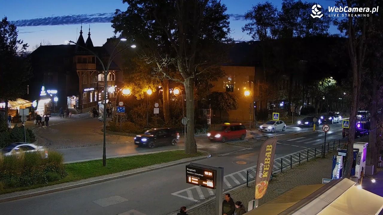 Zakopane - widok na ulicę Krupówki - 17 październik 2026, 16:22