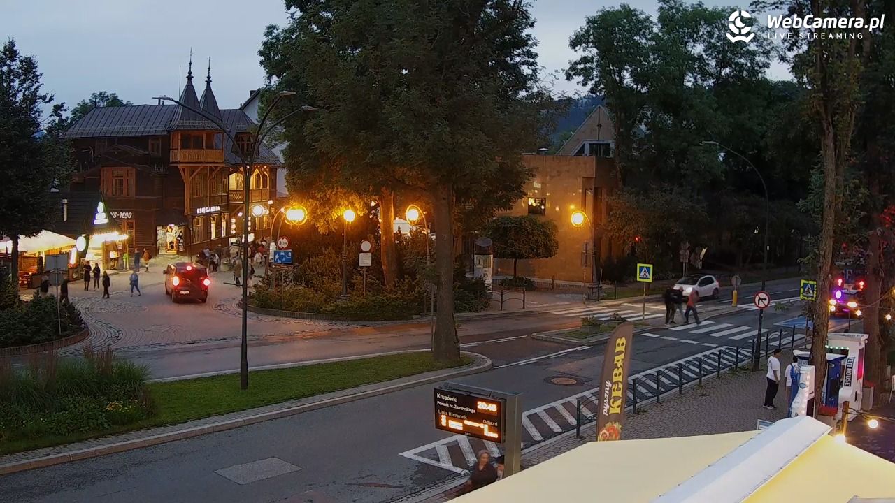 Zakopane - widok na ulicę Krupówki - 19 lipiec 2026, 20:50