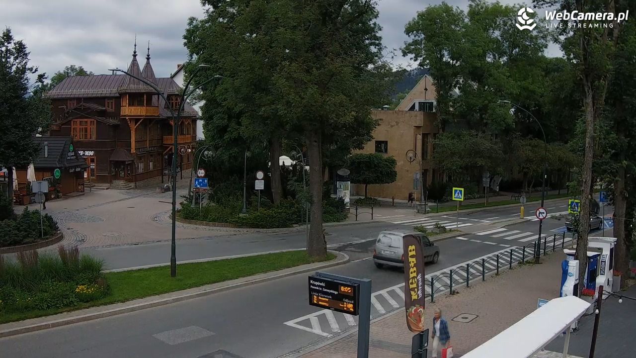 Zakopane - widok na ulicę Krupówki - 21 lipiec 2026, 08:06