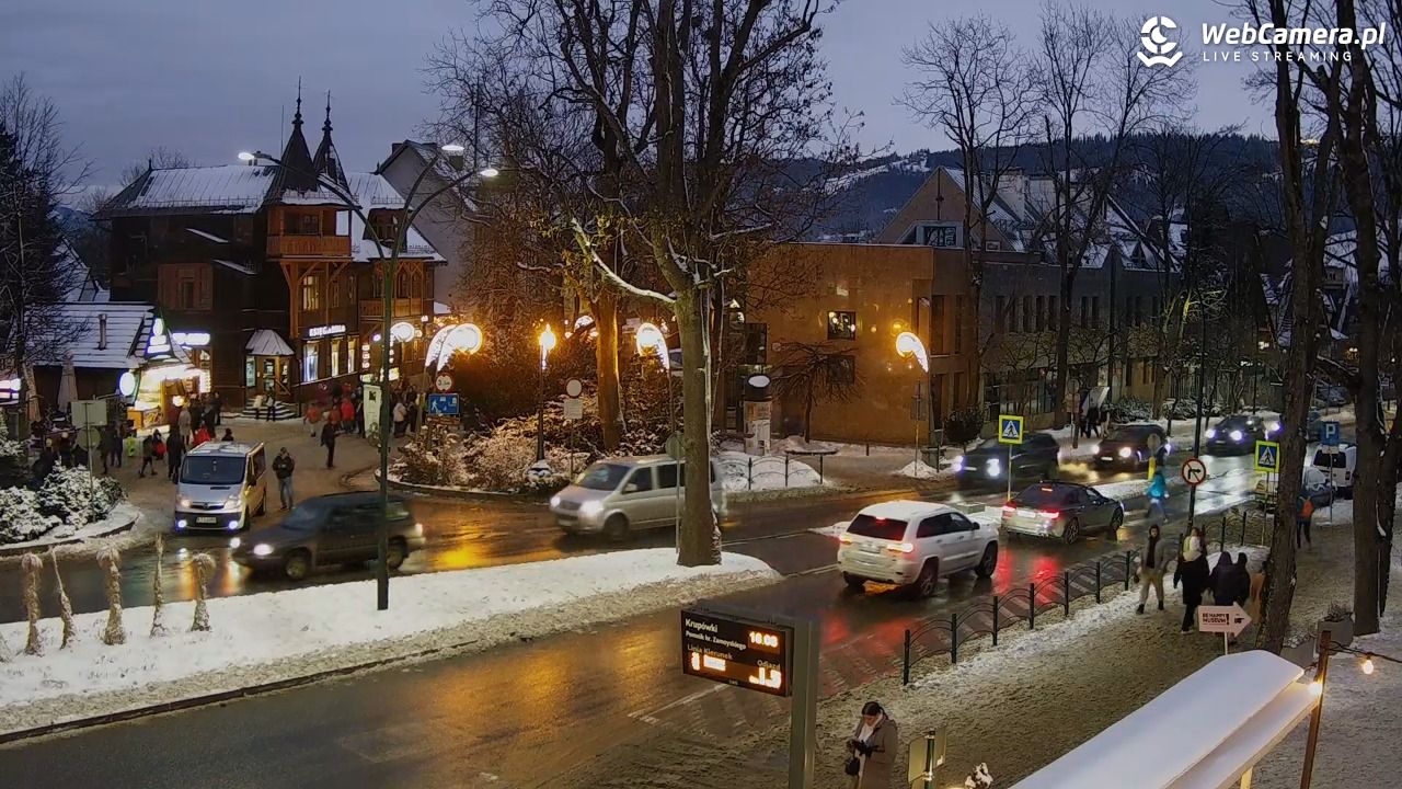 Zakopane - widok na ulicę Krupówki - 26 grudzień 2025, 16:09