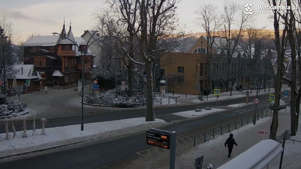 Zakopane - widok na ulicę Krupówki - 26 grudzień 2025, 08:24