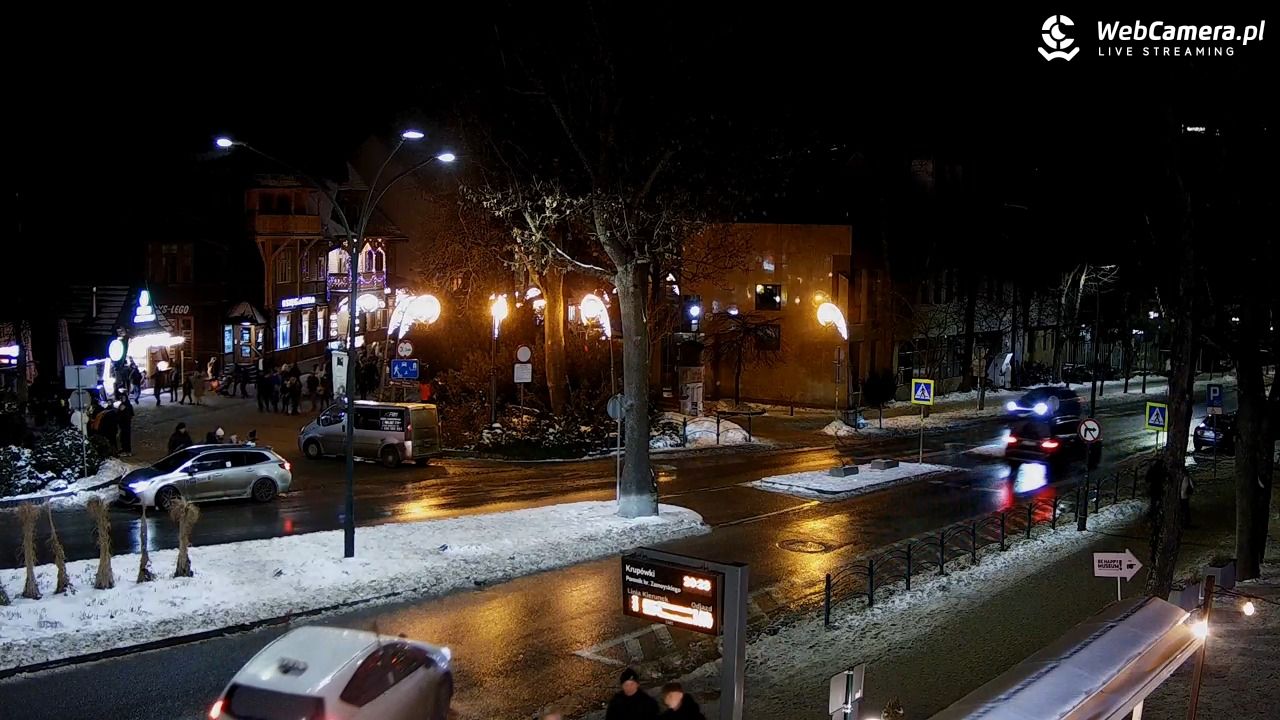 Zakopane - widok na ulicę Krupówki - 27 grudzień 2025, 20:24