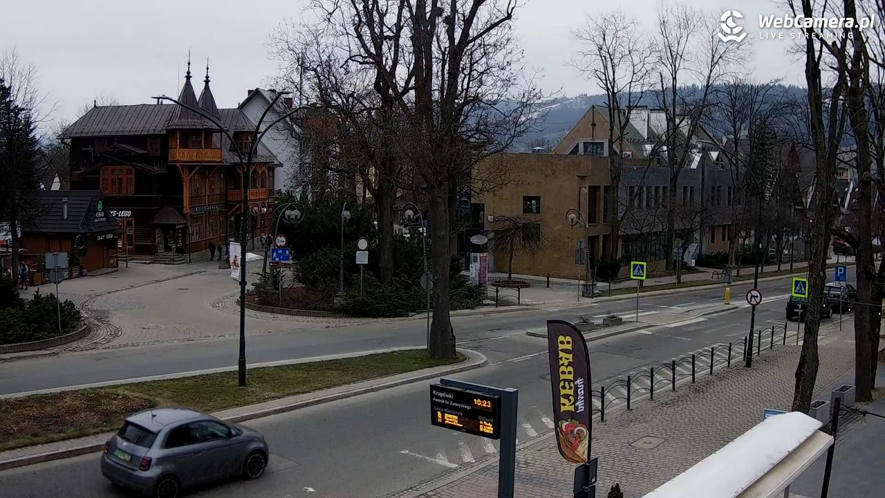 Zakopane - widok na ulicę Krupówki - 15 kwiecień 2026, 10:23