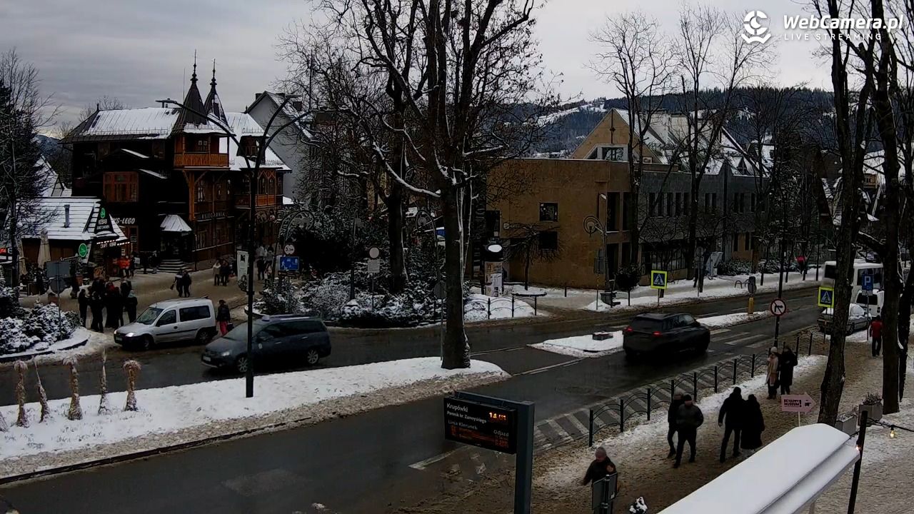 Zakopane - widok na ulicę Krupówki - 26 grudzień 2025, 14:02