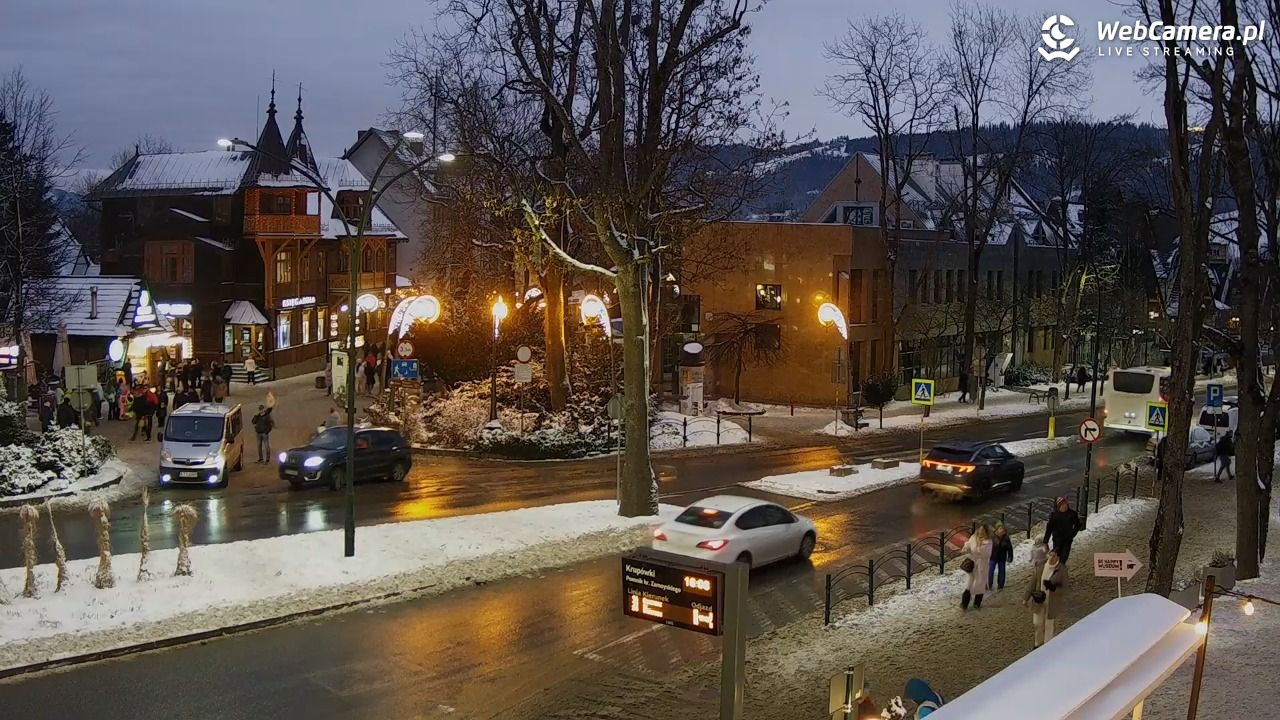 Zakopane - widok na ulicę Krupówki - 26 grudzień 2025, 16:08
