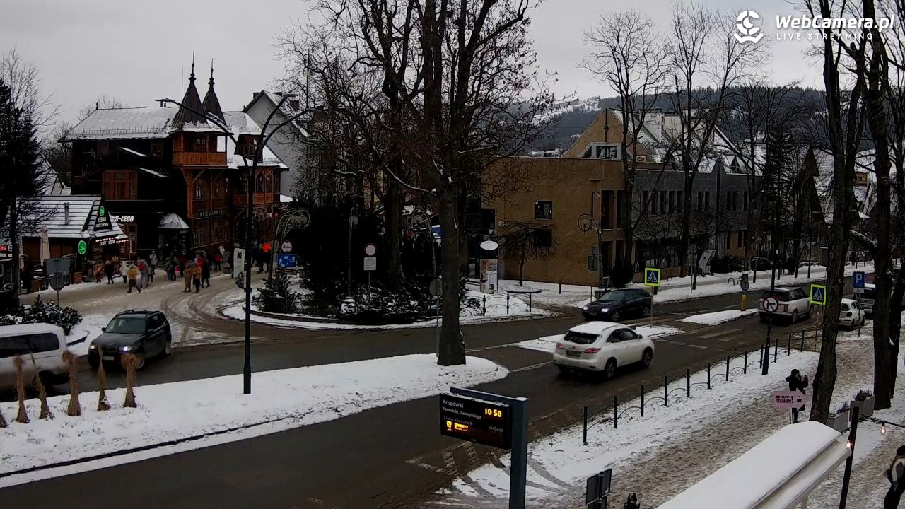 Zakopane - widok na ulicę Krupówki - 28 grudzień 2025, 10:59