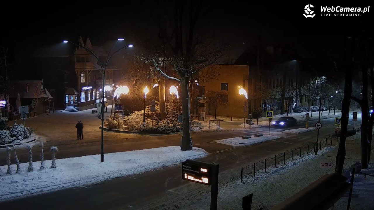 Zakopane - widok na ulicę Krupówki - 26 grudzień 2025, 00:09