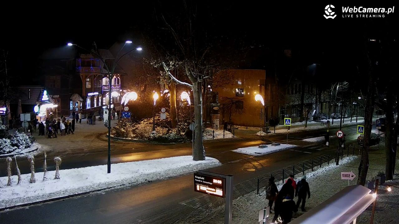 Zakopane - widok na ulicę Krupówki - 26 grudzień 2025, 20:06