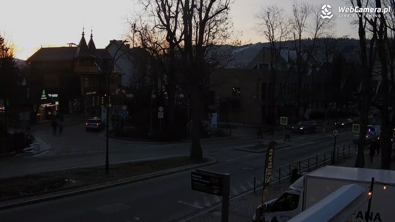 Zakopane - widok na ulicę Krupówki - 27 luty 2026, 17:18