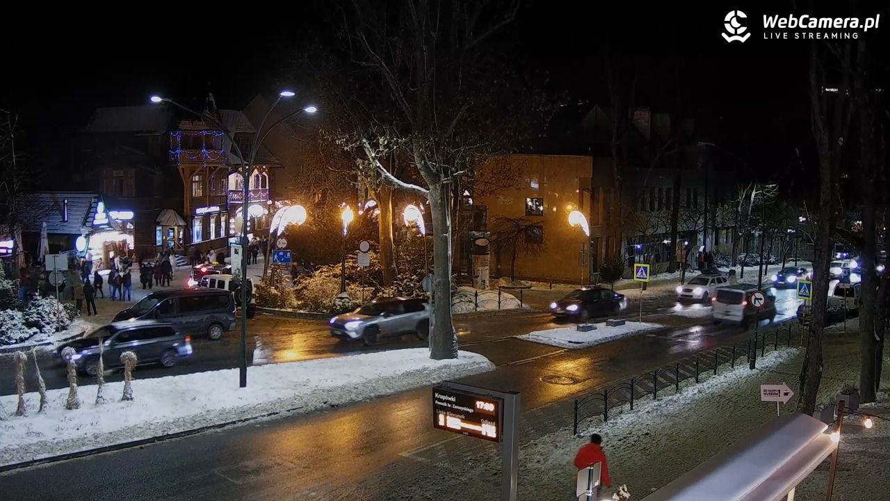 Zakopane - widok na ulicę Krupówki - 26 grudzień 2025, 17:10