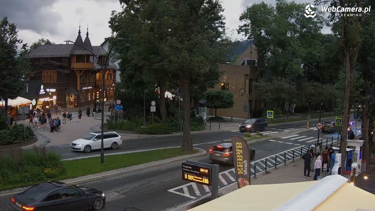 Zakopane - widok na ulicę Krupówki - 19 lipiec 2026, 20:14