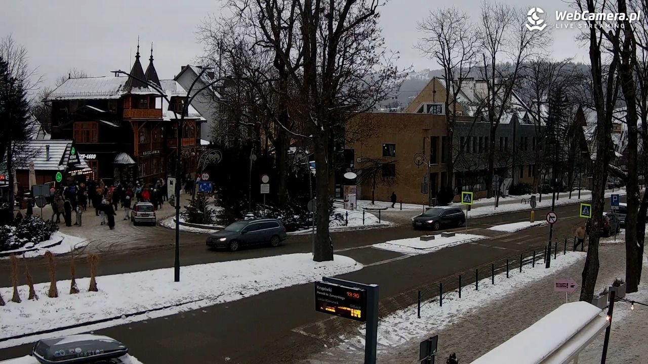 Zakopane - widok na ulicę Krupówki - 28 grudzień 2025, 13:31