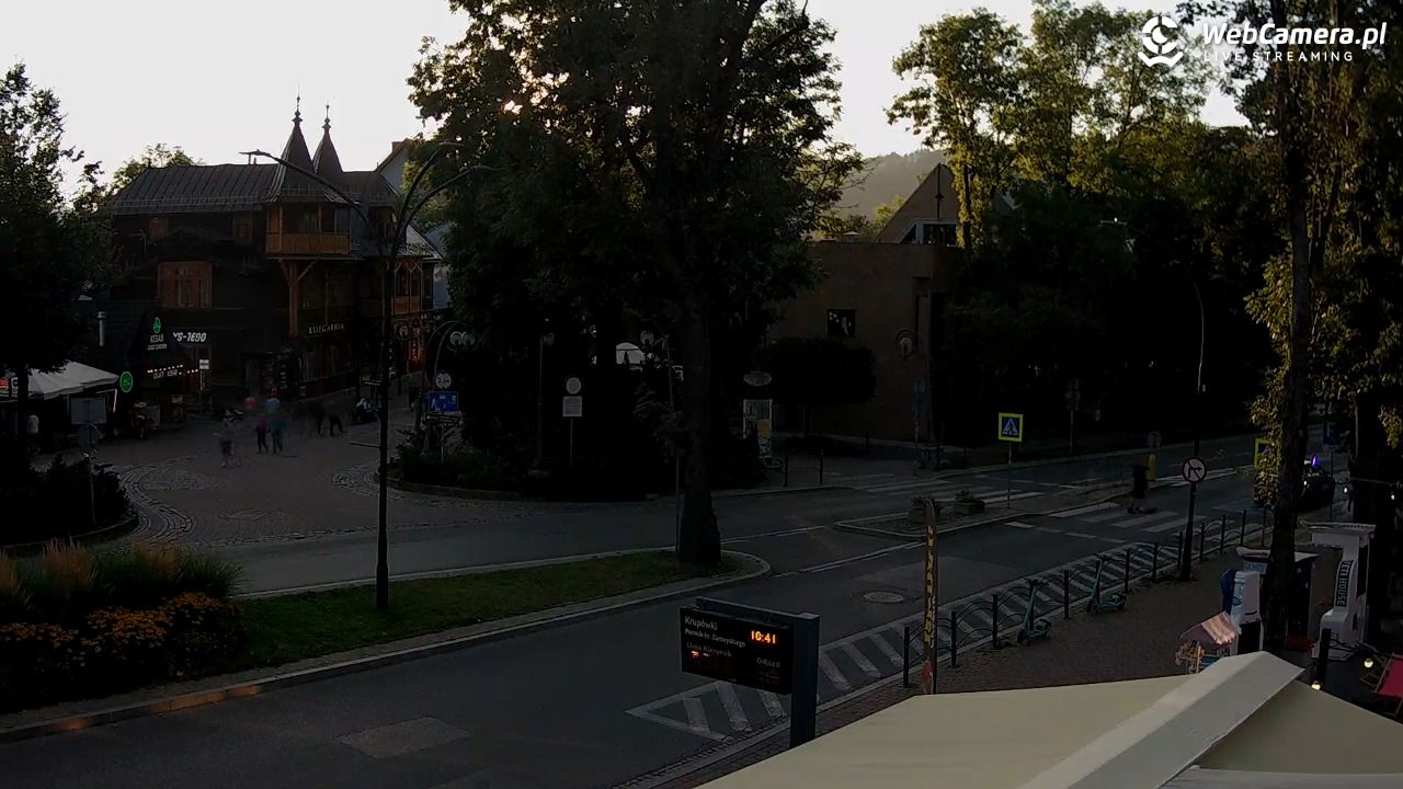 Zakopane - widok na ulicę Krupówki - 30 sierpień 2026, 18:41