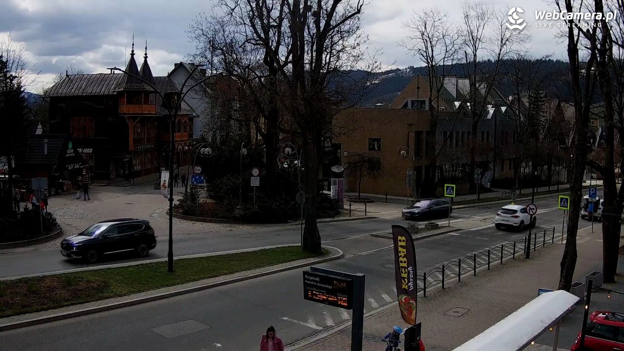 Zakopane - widok na ulicę Krupówki - 19 kwiecień 2026, 15:25