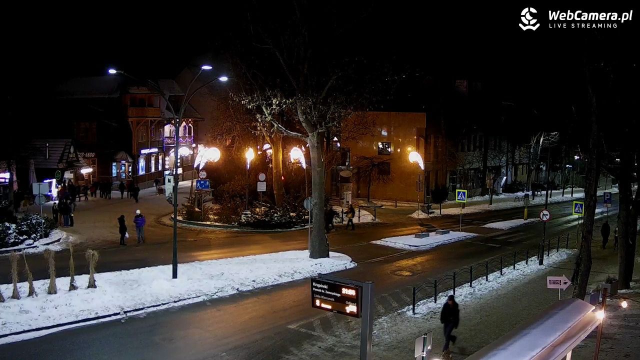Zakopane - widok na ulicę Krupówki - 28 grudzień 2025, 21:55