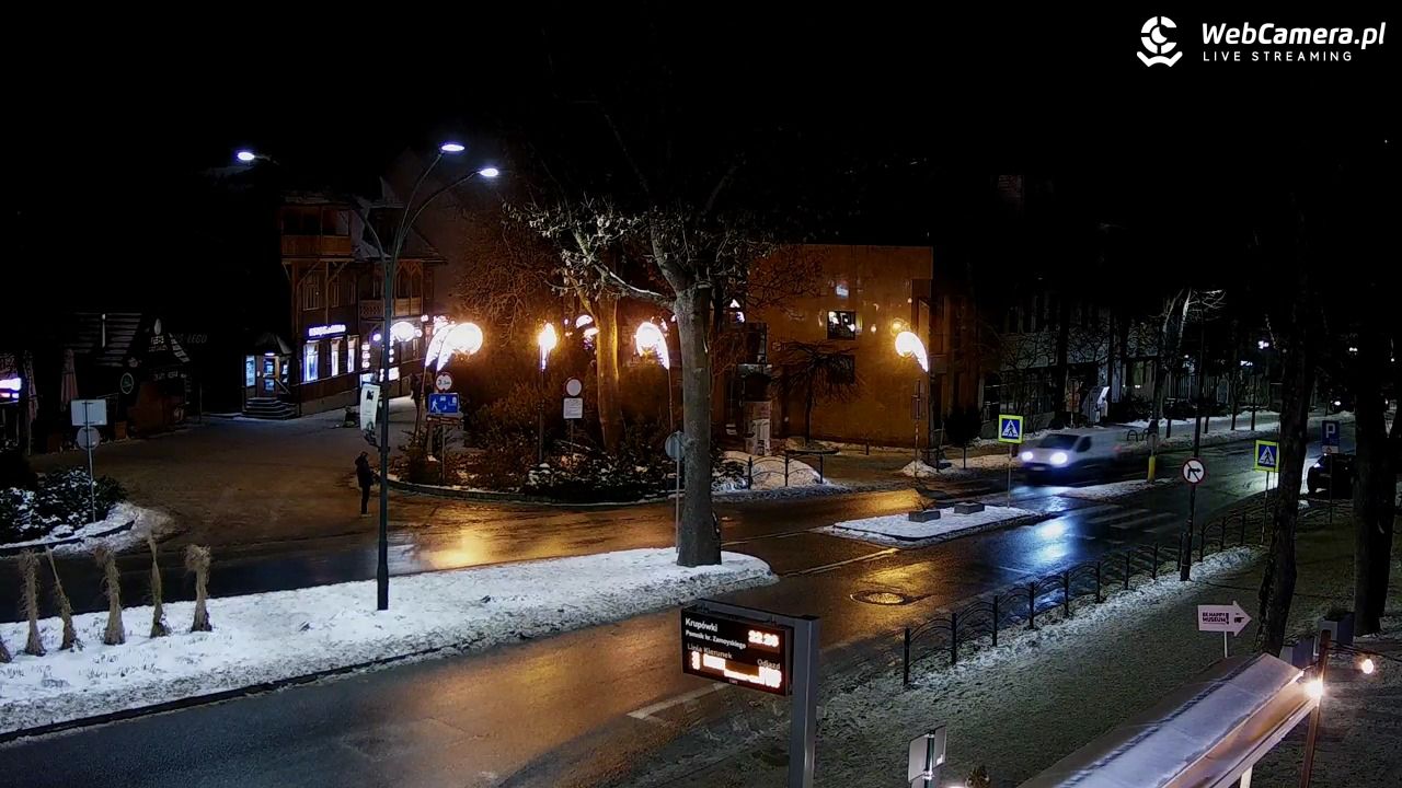 Zakopane - widok na ulicę Krupówki - 27 grudzień 2025, 22:27
