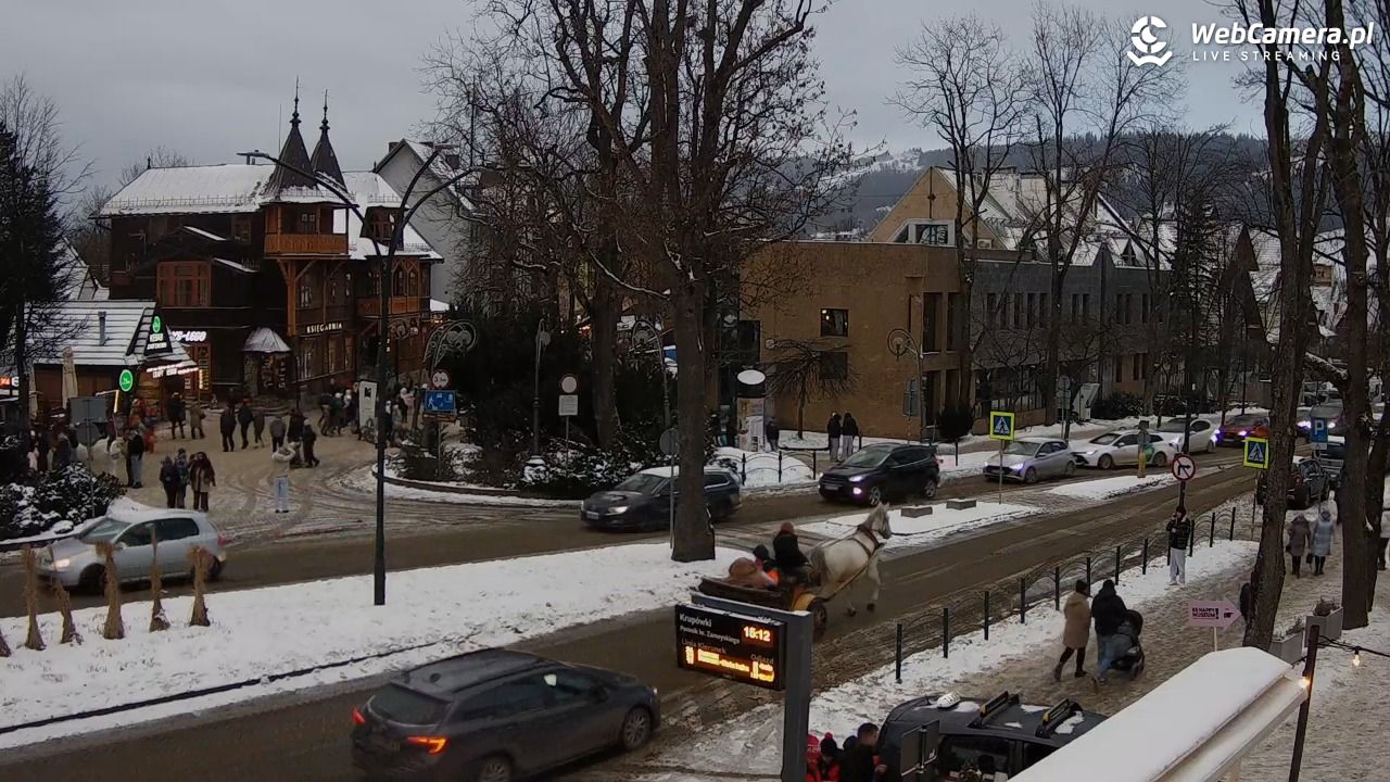 Zakopane - widok na ulicę Krupówki - 28 grudzień 2025, 15:13